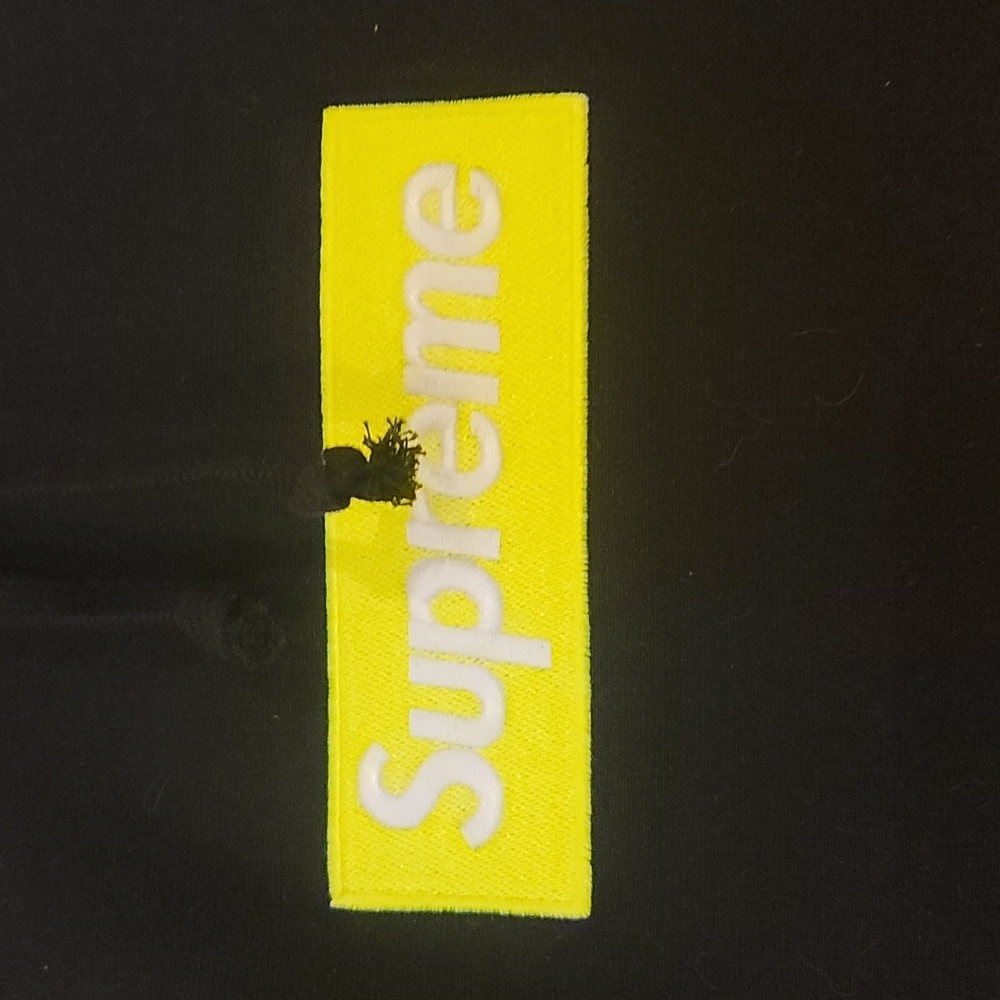 Supreme hoodie - Picture 2 of 5